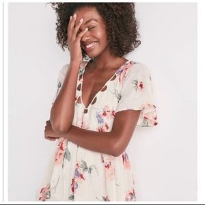 Lucky Brand Light pink floral V neck flutter sleeve top